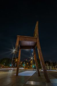 The Broken Chair - oeuvre de Fabrice Petruzzi FEPI2-SD