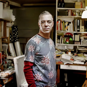 Portrait artiste Nicolas Noverraz dans son atelier